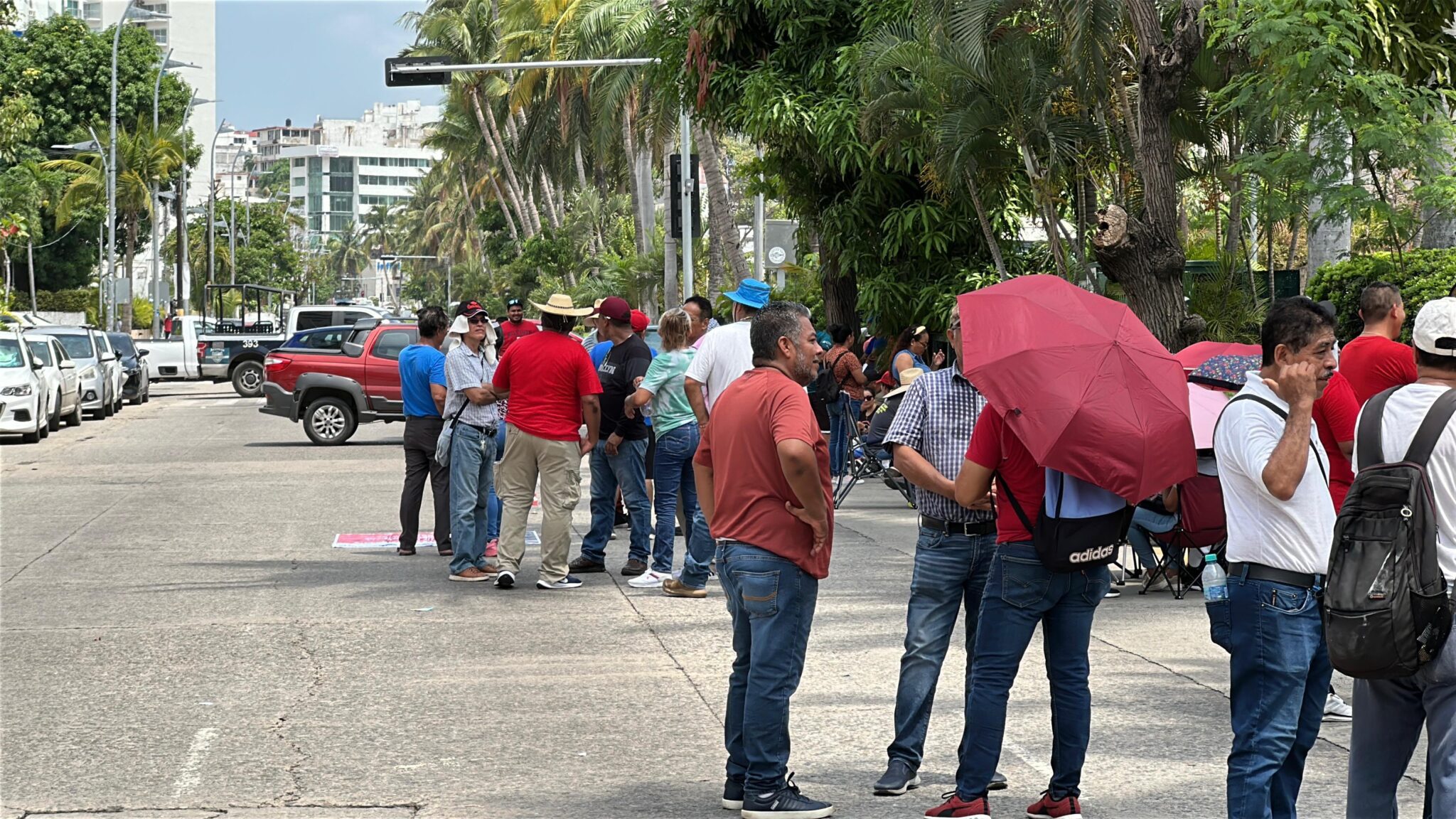 Bloqueos en la Costera de Acapulco por parte de maestros de la CETEG ...